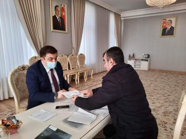 Deputat Sumqayıtda seçicilərinin problemlərini dinləyib -FOTOLAR
