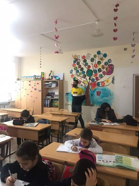 Sumqayıt Təhsil Şöbəsinin müdiri inkluziv siniflərdə dərsin gedişini izləyib -FOTO