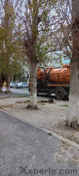 Sumqayıtda kanalizasiya quyularının təmizlənməsi prosesi davam edir - FOTOLAR