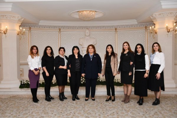 Hicran Hüseynova Sumqayıtda qadınlardan ibarət təşəbbüs qrupu ilə müzakirə apardı - FOTOLAR