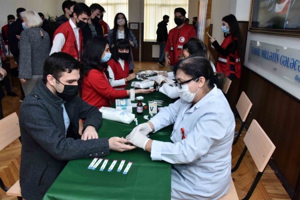 Sumqayıtda “Bərabərsizliyə son, AİDS son!” devizi altında maarifləndirici tədbir keçirilib - FOTOLAR