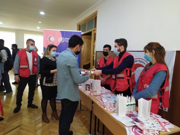 Sumqayıtda “Bərabərsizliyə son, AİDS son!” devizi altında maarifləndirici tədbir keçirilib - FOTOLAR