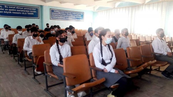 Sumqayıt Dövlət Peşə Təhsil Mərkəzinin nümayəndəsi qobulu şagirdlərə seminar keçib -FOTO Sumqayıt Dövlət Peşə Təhsil Mərkəzinin nümayəndəsi qobulu şagirdlərə seminar keçib -FOTO