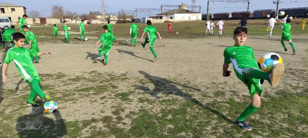 Deputat müraciət etdi, kənd uşaqlarına top və idman geyimləri verildi -FOTOLAR Deputat müraciət etdi, kənd uşaqlarına top və idman geyimləri verildi -FOTOLAR