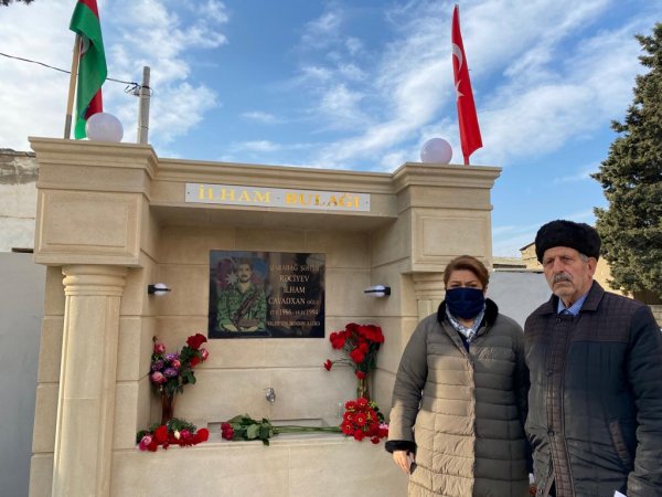 Deputat Sumqayıtda şəhidin xatirəsini yad edib -FOTOLAR