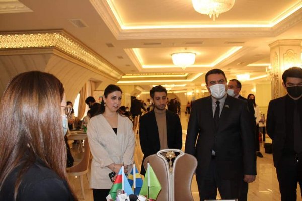 Millət vəkili Sumqayıtda keçirilən karyera sərgisində iştirak edib -Foto