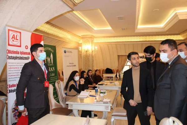 Millət vəkili Sumqayıtda keçirilən karyera sərgisində iştirak edib -Foto