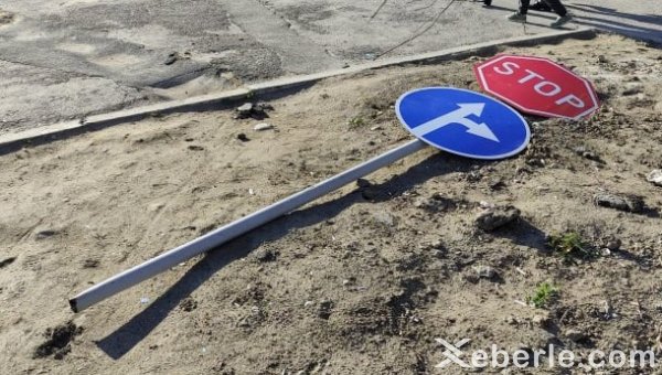 Sumqayıtda yol nişanı yerindən qopdu - FOTOLAR