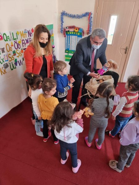 Sumqayıtda “Oyuncağını bağışla” adlı sosial aksiya çərçivəsində uşaqlara oyuncaqlar paylanılıb - FOTOLAR