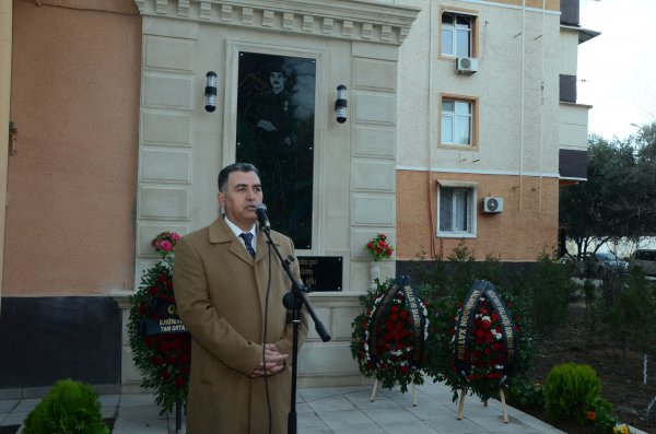 Sumqayıtda şəhid Balakişi Hüseynovun  xatirə barelyefinin açılışı olub - FOTOLAR