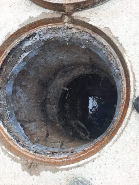 Sumqayıtda yaşayış binalarının kanalizasiya quyuları təmizlənir -FOTOLAR