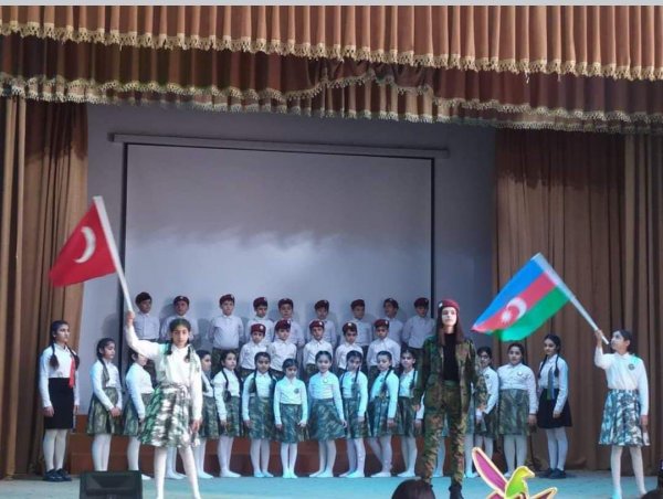 Sumqayıtda şagirdlər mükafatlandırıldı - FOTOLAR