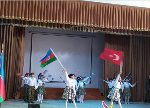 Sumqayıtda şagirdlər mükafatlandırıldı - FOTOLAR