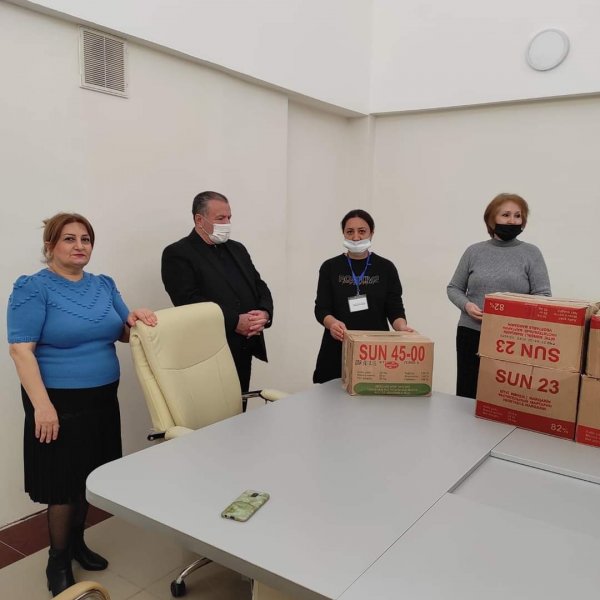 Sumqayıt Sukanal İdarəsinin rəhbərliyi aztəminatlı işçilərinə bayram sovqatı payladı -FOTOLAR