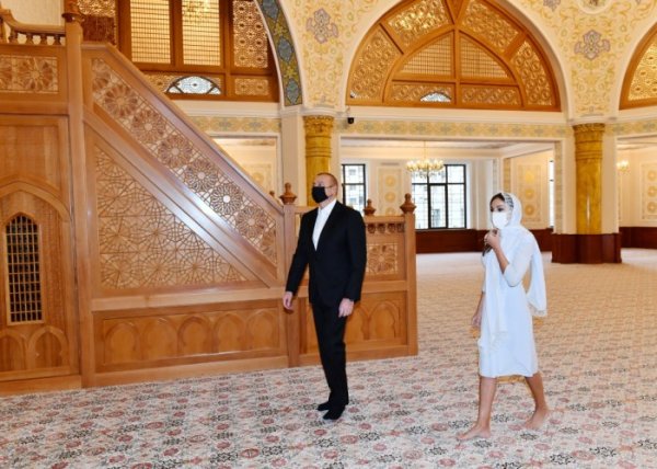 İlham Əliyev və Mehriban Əliyeva “Xanım Fatimeyi Zəhra” məscidində - FOTOLAR