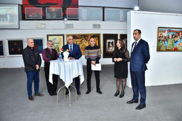 Sumqayıtda idarə rəisi rəssamları təltif etdi -FOTOLAR
