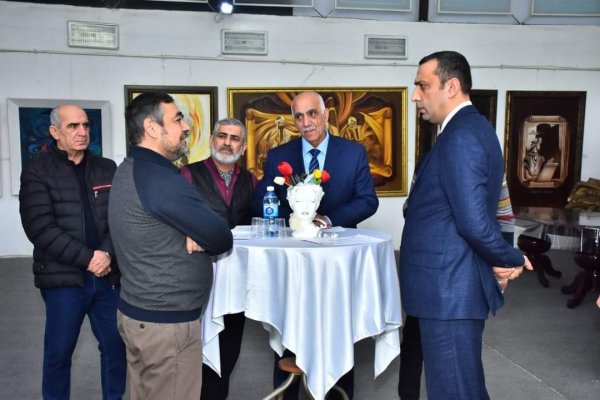 Sumqayıtda idarə rəisi rəssamları təltif etdi -FOTOLAR