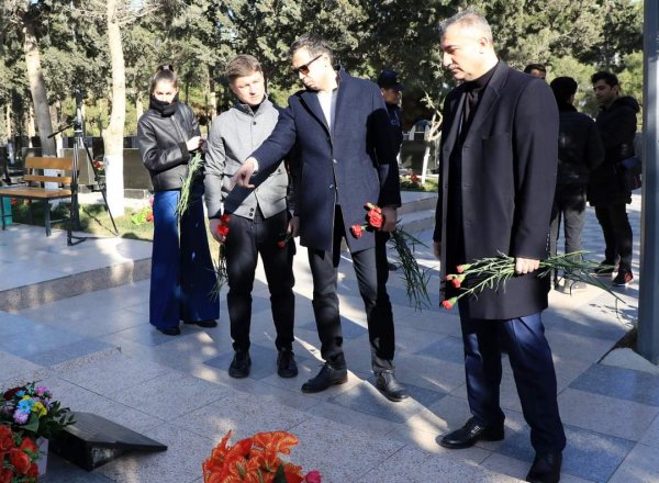 "Sumqayıt"ın yeni baş məşqçisi Şəhidlər Xiyabanını ziyarət edib -FOTOLAR