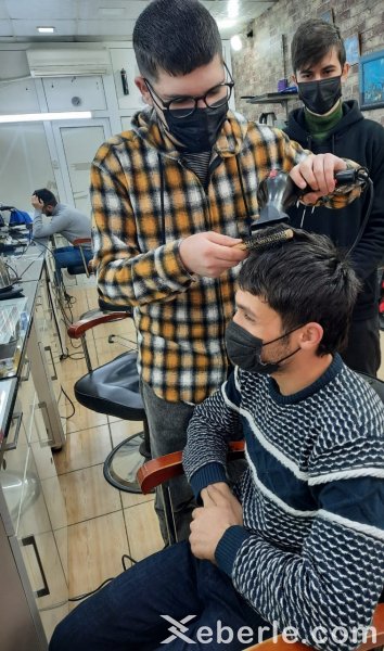 Xidmət Sahələri üzrə Sumqayıt Dövlət Peşə Təhsil Mərkəzinin "Bərbər"ləri istehsalat təlimində - FOTOLAR