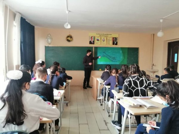 Türk könüllülər bu dəfə Sumqayıtda "Təfəkkür" liseyində - FOTO Türk könüllülər bu dəfə Sumqayıtda "Təfəkkür" liseyində - FOTO