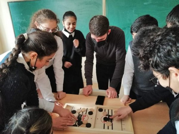 Türk könüllülər bu dəfə Sumqayıtda "Təfəkkür" liseyində - FOTO Türk könüllülər bu dəfə Sumqayıtda "Təfəkkür" liseyində - FOTO