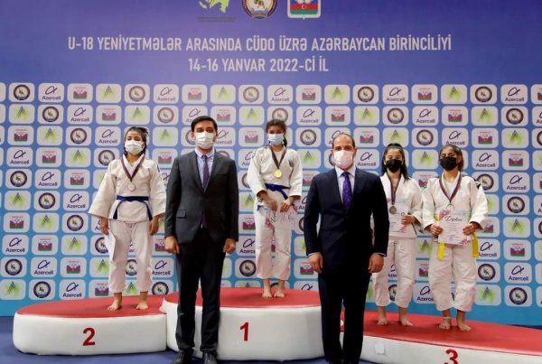 Sumqayıtlı məktəbli qızıl medal qazanıb -FOTO