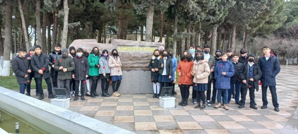  Sumqayıtda təhsil işçiləri və məktəblilər şəhidlərimizin xatirəsini anıblar - FOTO