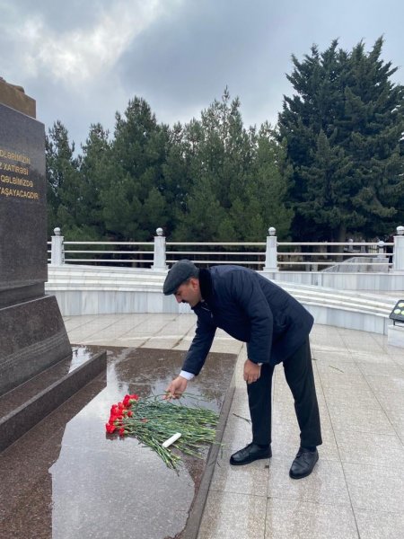  Sumqayıtda təhsil işçiləri və məktəblilər şəhidlərimizin xatirəsini anıblar - FOTO
