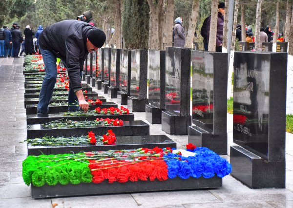 Sumqayıt Şəhidlər Xiyabanı bu gün... - FOTOLAR