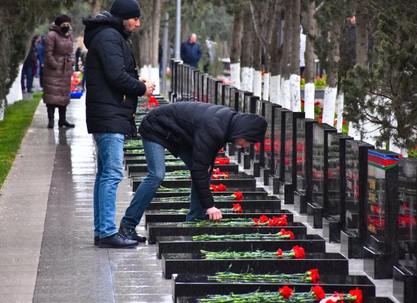 Sumqayıt Şəhidlər Xiyabanı bu gün... - FOTOLAR