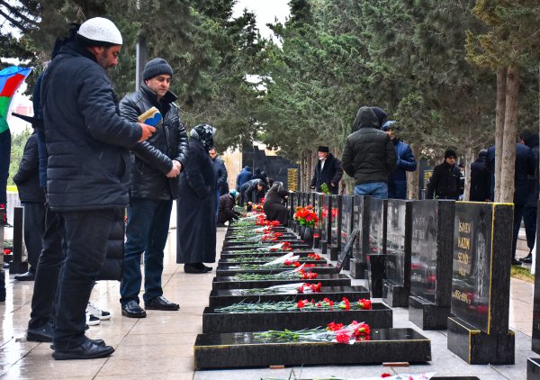 Sumqayıt Şəhidlər Xiyabanı bu gün... - FOTOLAR