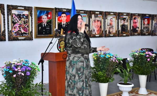 Sumqayıtda "Zirvəyə Ucalanlar" adlı sərgi-tədbir keçirilib - FOTOLAR