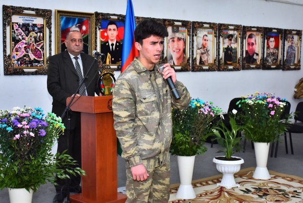 Sumqayıtda "Zirvəyə Ucalanlar" adlı sərgi-tədbir keçirilib - FOTOLAR