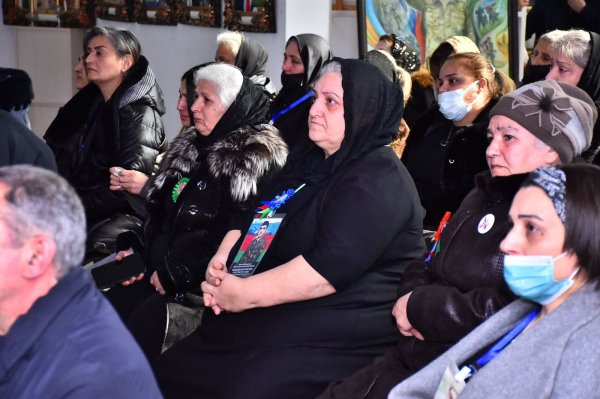 Sumqayıtda "Zirvəyə Ucalanlar" adlı sərgi-tədbir keçirilib - FOTOLAR
