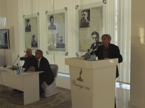Sumqayıtda "Ağaclar payızda çiçəkləyəndə" kitabının təqdimatı olub - FOTOLAR Sumqayıtda "Ağaclar payızda çiçəkləyəndə" kitabının təqdimatı olub - FOTOLAR
