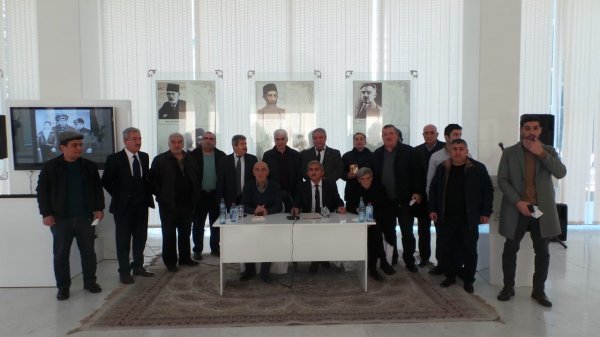 Sumqayıtda "Ağaclar payızda çiçəkləyəndə" kitabının təqdimatı olub - FOTOLAR