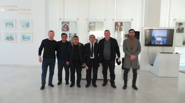 Sumqayıtda "Ağaclar payızda çiçəkləyəndə" kitabının təqdimatı olub - FOTOLAR
