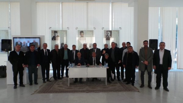 Sumqayıtda "Ağaclar payızda çiçəkləyəndə" kitabının təqdimatı olub - FOTOLAR