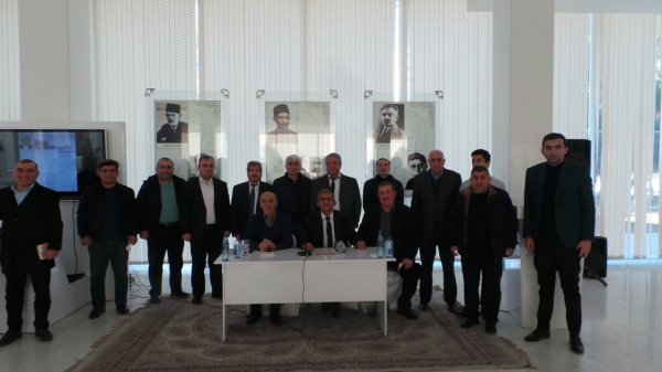 Sumqayıtda "Ağaclar payızda çiçəkləyəndə" kitabının təqdimatı olub - FOTOLAR