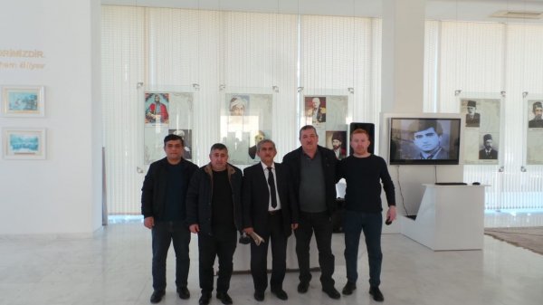 Sumqayıtda "Ağaclar payızda çiçəkləyəndə" kitabının təqdimatı olub - FOTOLAR