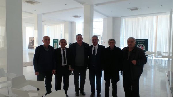 Sumqayıtda "Ağaclar payızda çiçəkləyəndə" kitabının təqdimatı olub - FOTOLAR