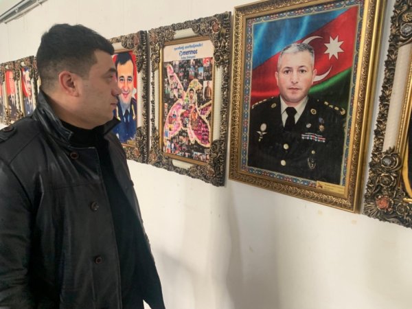Sumqayıt Reabilitasiya Mərkəzində müalicə alan qazilər “Zirvəyə ucalanlar” sərgisi ilə tanış olublar - FOTOLAR