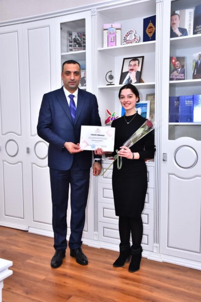 Sumqayıtda idarə rəisi Gənclər Günü münasibəti ilə bir qrup gənc mədəniyyət işçisini təltif edib - FOTOLAR