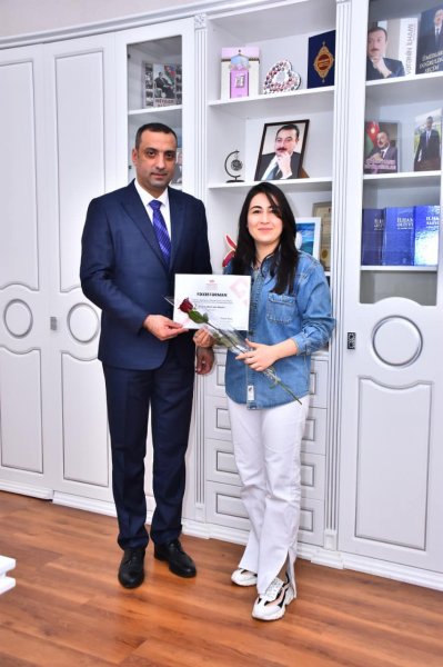 Sumqayıtda idarə rəisi Gənclər Günü münasibəti ilə bir qrup gənc mədəniyyət işçisini təltif edib - FOTOLAR
