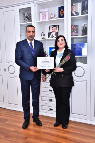 Sumqayıtda idarə rəisi Gənclər Günü münasibəti ilə bir qrup gənc mədəniyyət işçisini təltif edib - FOTOLAR