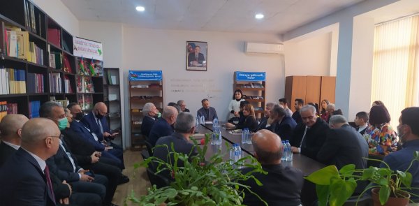 Sumqayıtda yazıçı-publisist Arif Ərşadın kitabının təqdimatı keçirilib - FOTOLAR