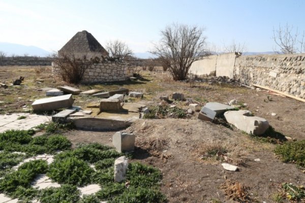 Dövlət başçısı və birinci xanım İmarət kompleksində olublar