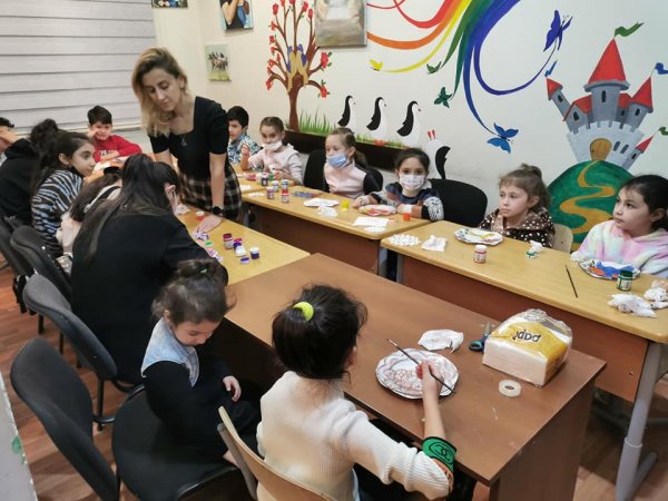Sumqayıtda Nigar Arifin "Rənglərin harmoniyası”ndan FOTOLAR