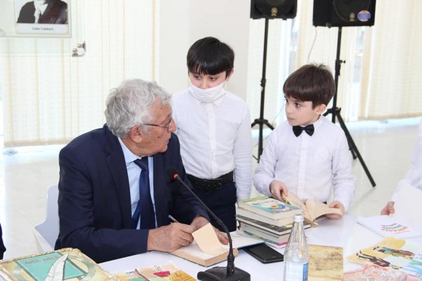 Zahid Xəlil Sumqayıtda məktəblilərin qonağı olub - FOTOLAR