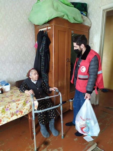 Sumqayıtda ahıllara süd məhsulları paylanıb - FOTOLAR